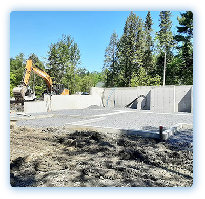 Travaux d’excavation et fondations en Estrie par Les Entreprises Talbot – Chantier de construction neuve à Sherbrooke avec installation de semelles et murs de fondation en béton.