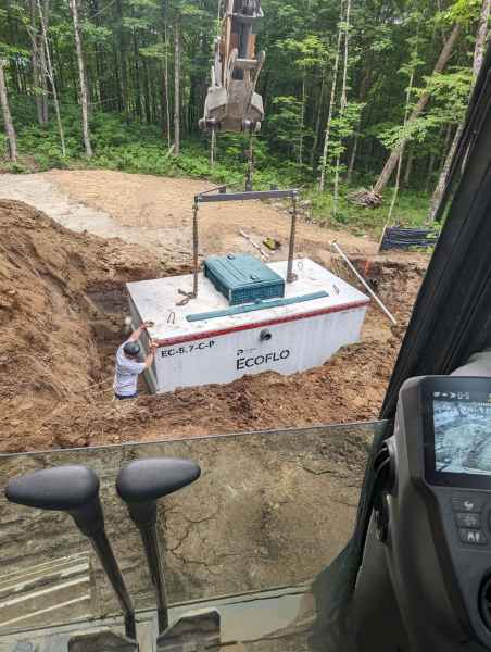 Installation d’un système septique Ecoflo en Estrie – Travaux d’excavation et mise en place d’une fosse septique écoresponsable à Sherbrooke, réalisée par Les Entreprises Talbot.